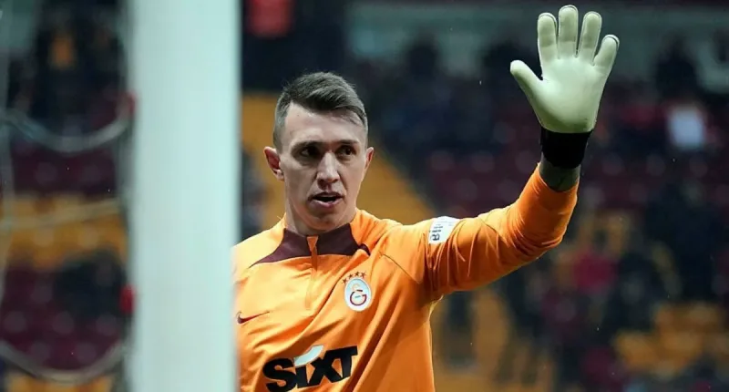 Okan Buruk’tan Muslera’ya Veda Mesajı: Sezon Sonunda Ayrılabilir!