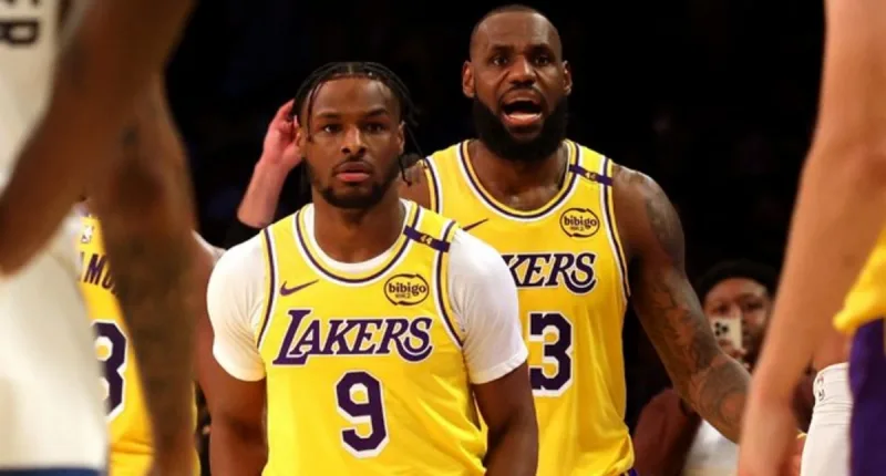 LeBron ve Oğlu Bronny, Lakers’ın Sezon Açılışında Birlikte Oynadı