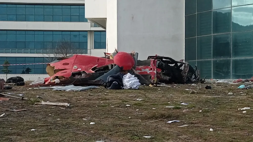 Muğla Eğitim ve Araştırma Hastanesi'ne Helikopter Çarptı: 4 Kişi Hayatını Kaybetti muğla