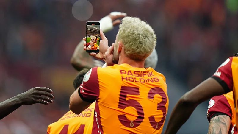 Gol Attı, Selfie Çekti, Sarı Kart Gördü: Barış Alper Gecenin Yıldızı Oldu Barış Alper